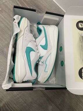Jordan White & Teal Athletic Low-Top Sneakers